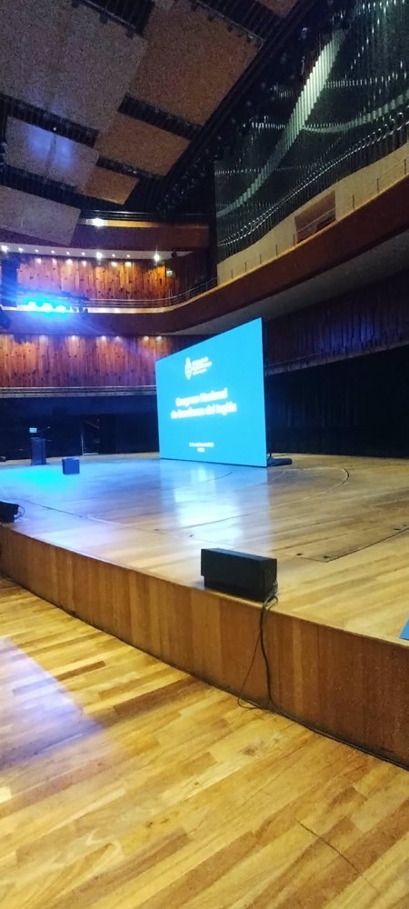 English Teaching Congress: a main display and three totems — Eventos Globales