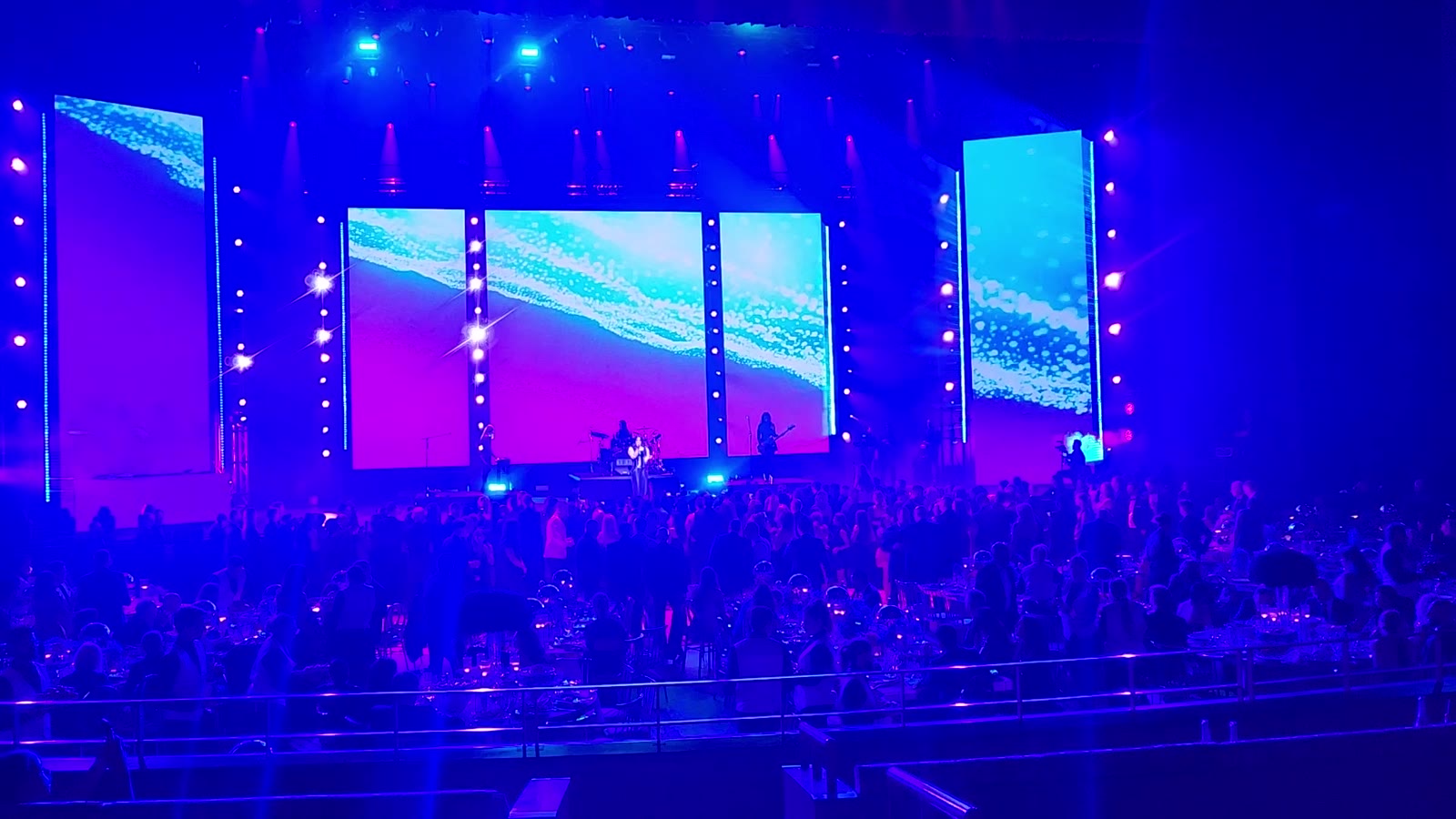 Écrans LED pendant la bat-mitsva au Hard Rock Live
