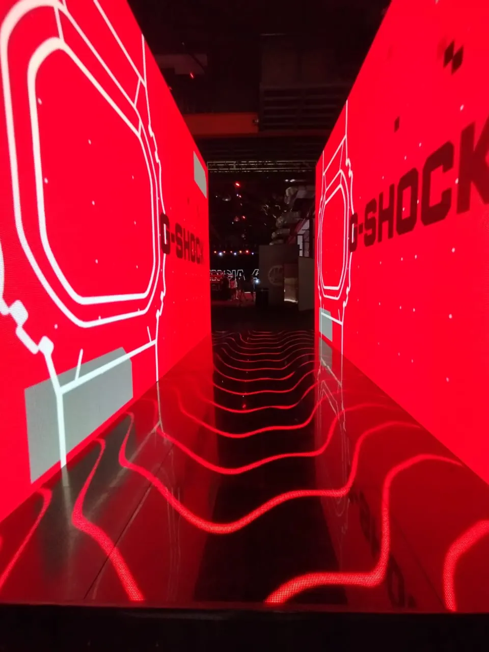 Couloir LED avec contenu rouge synchronisé