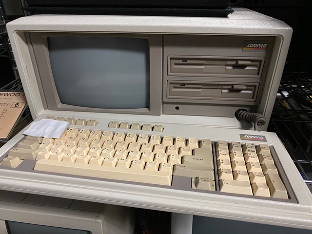 Computadoras de época y utilería electrónica · 24frame